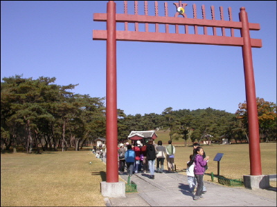 홍살문에서 바라본 영릉 전경. 